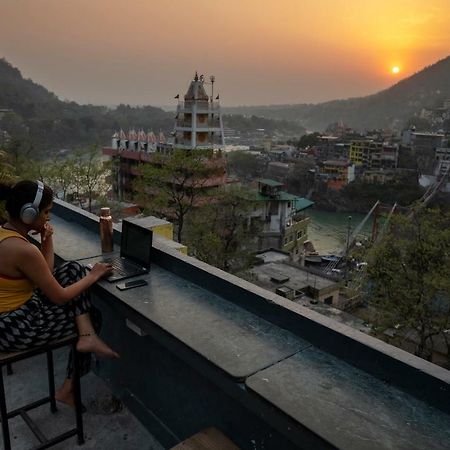 Bunkstay Coworking Hostel & Glamping Rishīkesh Extérieur photo