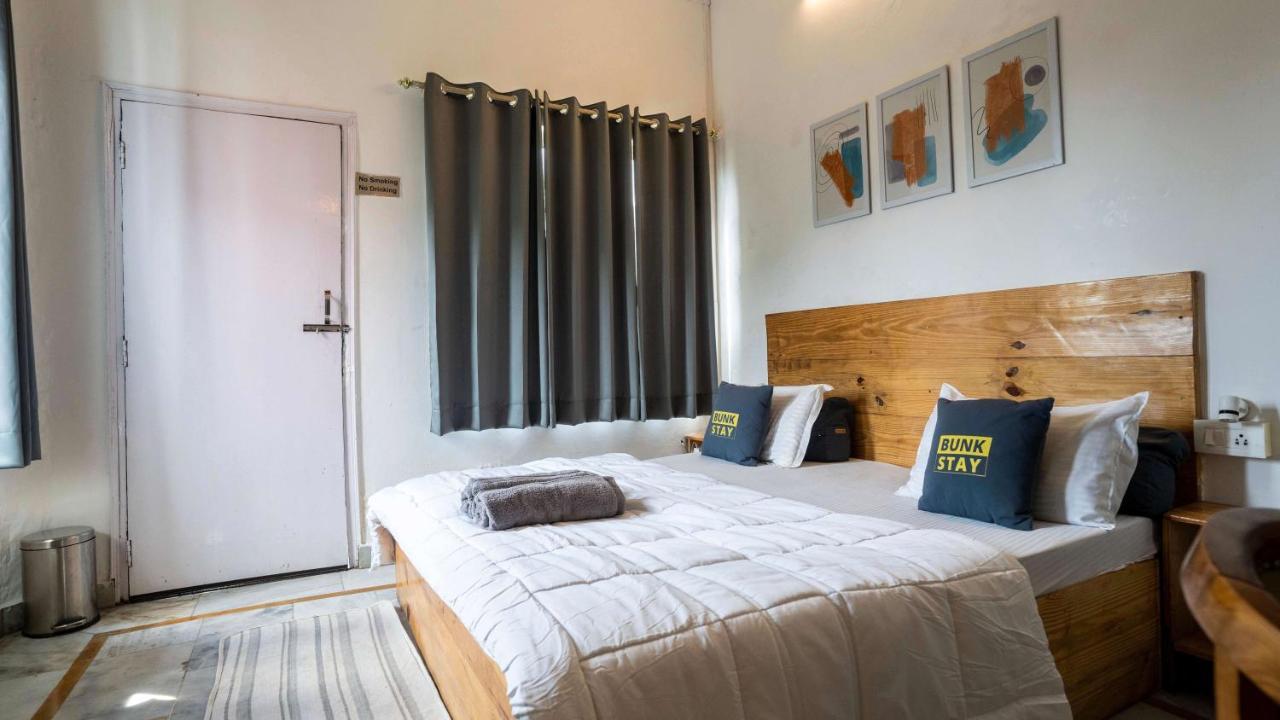 Bunkstay Coworking Hostel & Glamping Rishīkesh Extérieur photo