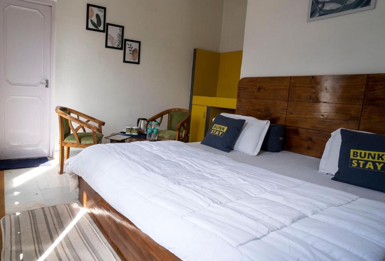 Bunkstay Coworking Hostel & Glamping Rishīkesh Extérieur photo