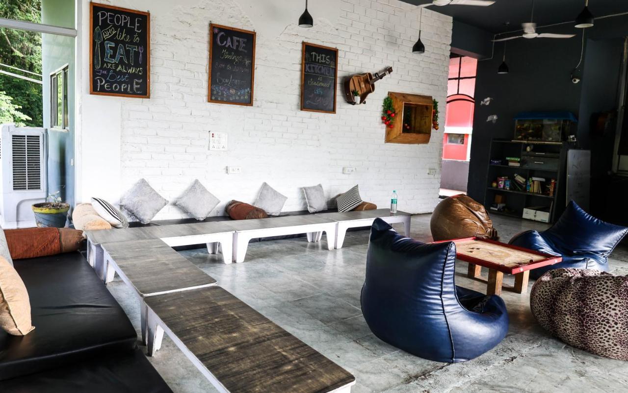 Bunkstay Coworking Hostel & Glamping Rishīkesh Extérieur photo