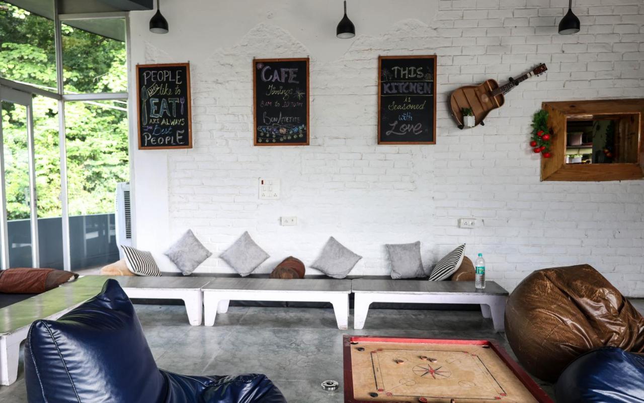 Bunkstay Coworking Hostel & Glamping Rishīkesh Extérieur photo