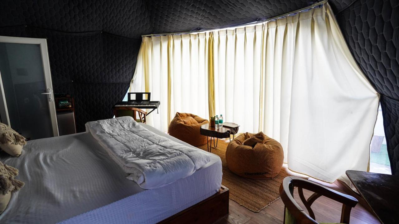 Bunkstay Coworking Hostel & Glamping Rishīkesh Extérieur photo