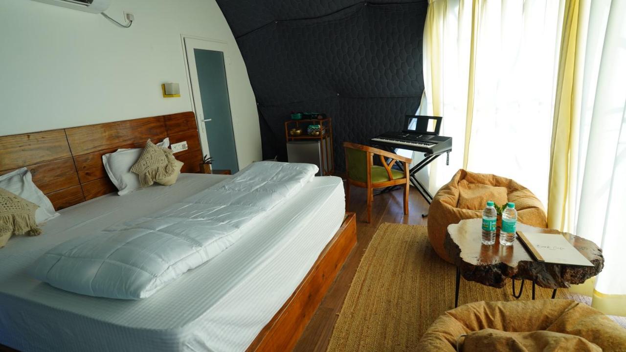 Bunkstay Coworking Hostel & Glamping Rishīkesh Extérieur photo