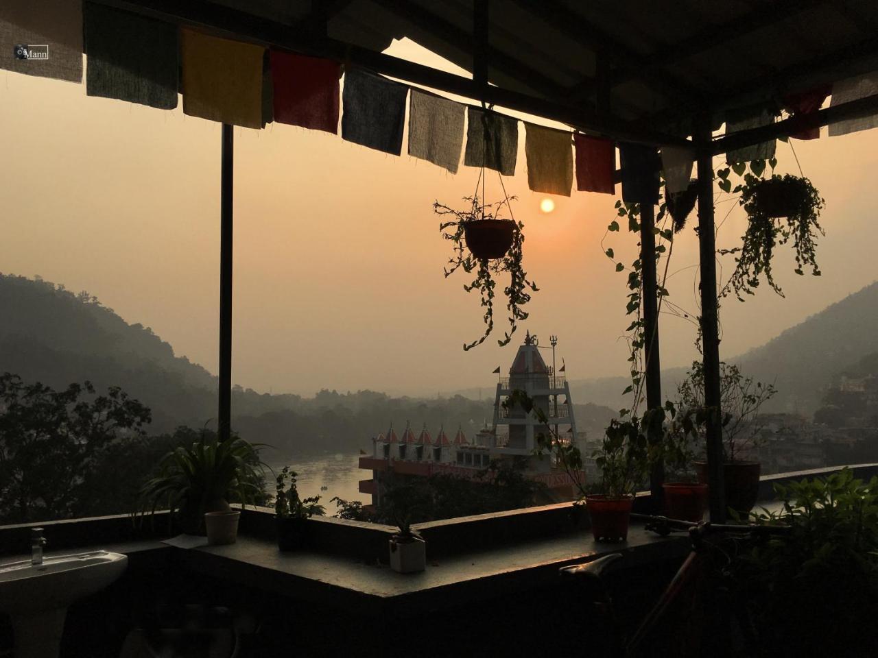 Bunkstay Coworking Hostel & Glamping Rishīkesh Extérieur photo