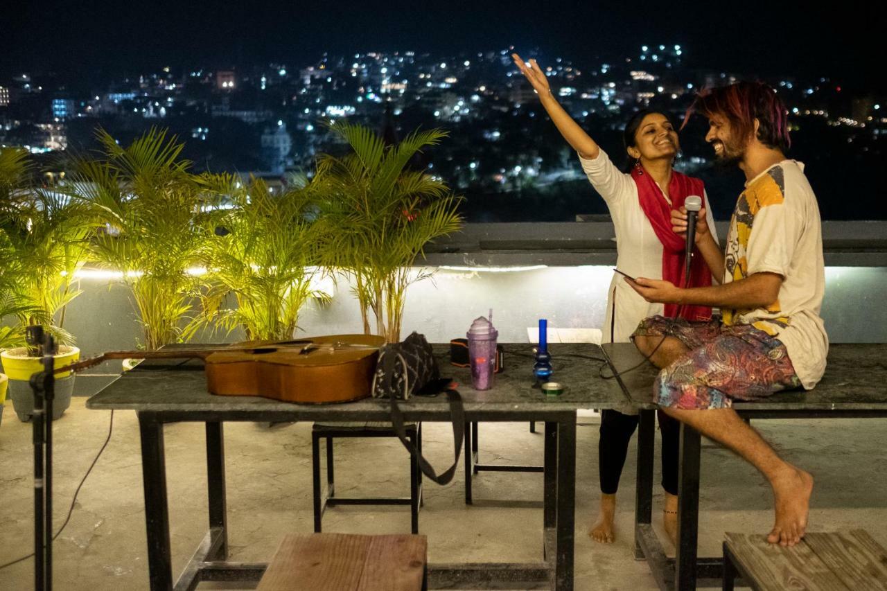 Bunkstay Coworking Hostel & Glamping Rishīkesh Extérieur photo