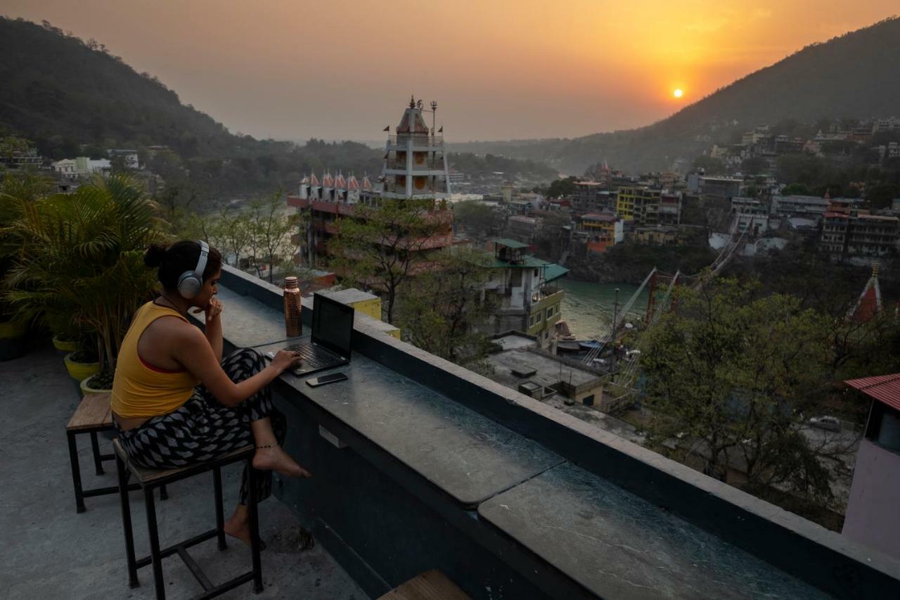 Bunkstay Coworking Hostel & Glamping Rishīkesh Extérieur photo